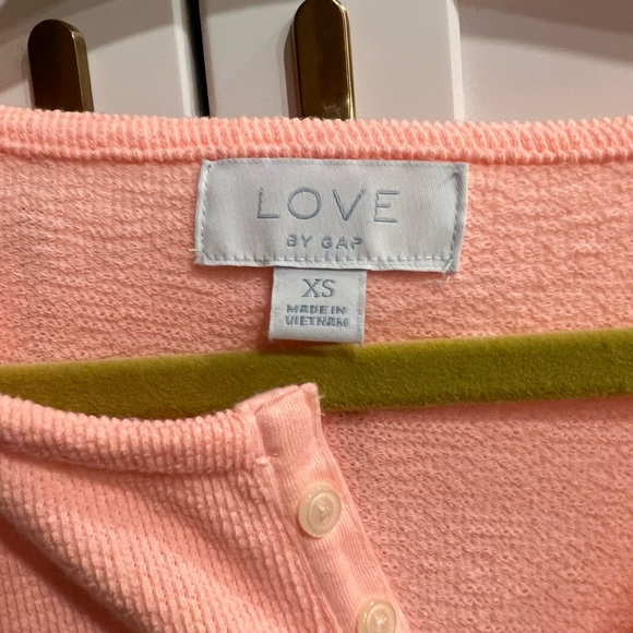 LOVE by GAP cropped size XS neon orange oversized henley - Picture 2 of 6